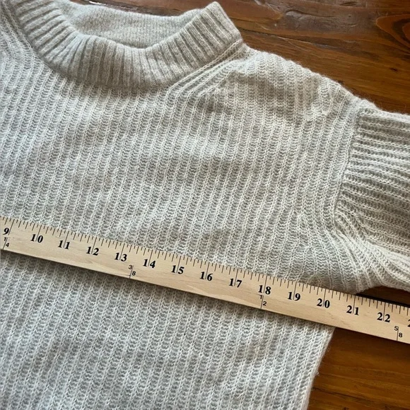 Everlane The Cocoon Crew in Alpaca Lightweight Sweater Almond Color size XXS - Picture 14 of 15